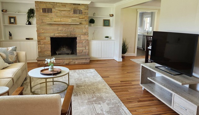 Charming 3-bedroom ranch with a covered back patio, in peaceful Grand Island