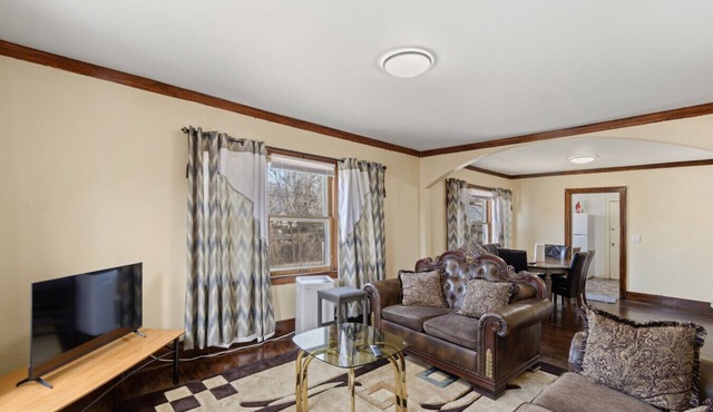 Charming 3-bedroom house with WiFi and AC in Grand Rapids