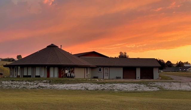 Charming 3-bedroom Riverfront Home in Great Falls