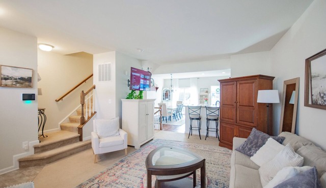 Charming 3-Bedroom Townhome in Friendly Hedgesville – AC & WiFi Included!
