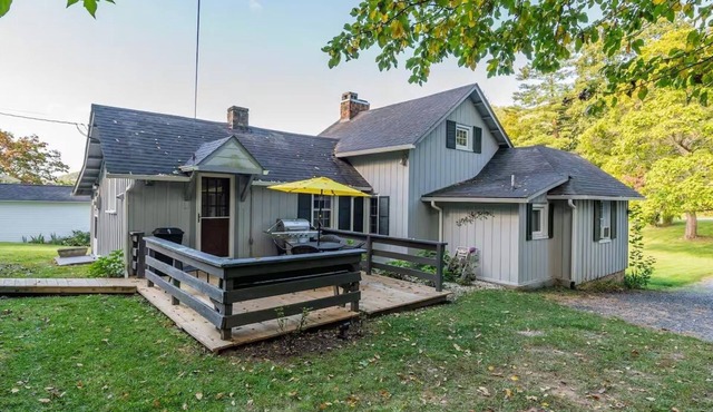 Charming 3-bedroom cottage with WiFi and AC in Hot Springs