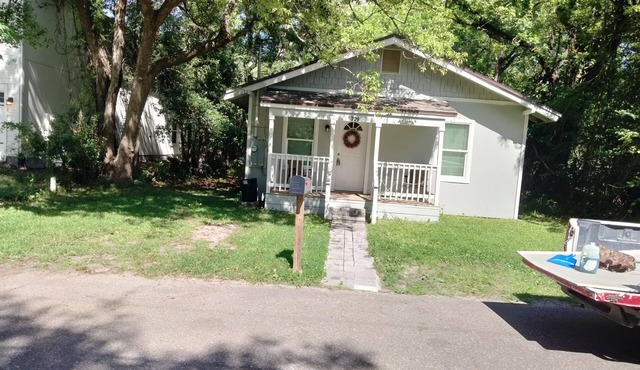 Charming 3-bedroom House with AC and WiFi in lovely Jacksonville