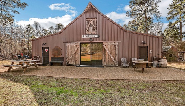 Charming 3-bedroom barn with AC and WiFi in fabulous Jacksonville