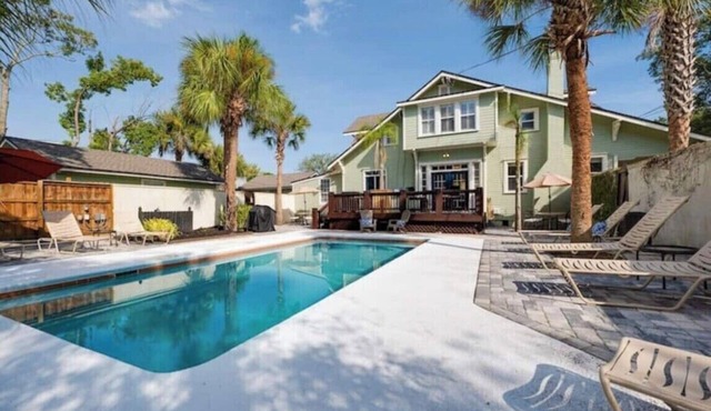 Charming 3-bedroom loft unit with WiFi and AC in the Heart of San Marco