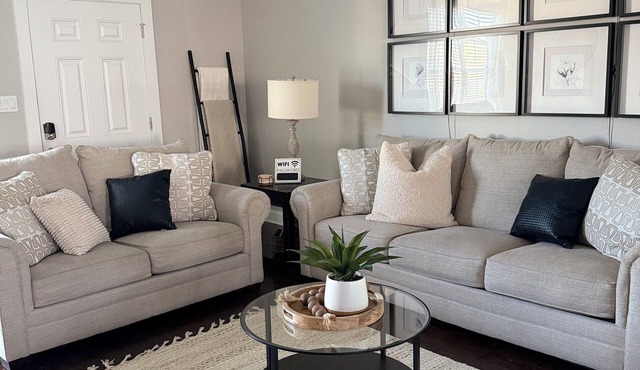 Charming 3-bedroom townhome near Downtown and Lakefront Lake Charles