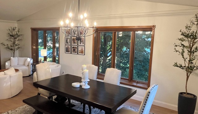 Charming 3-bedroom house in serene Lake Crystal with Chef's kitchen
