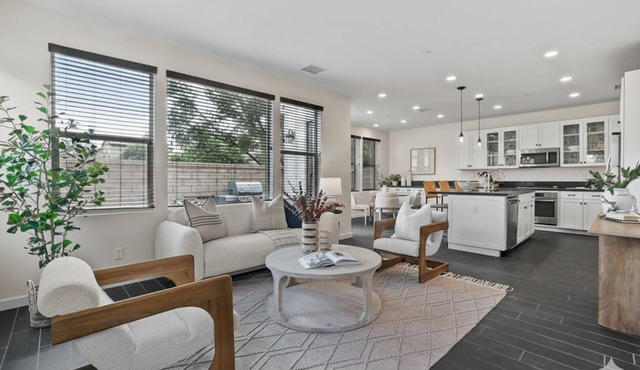 Charming 3-bedroom house with AC in Lake Forest