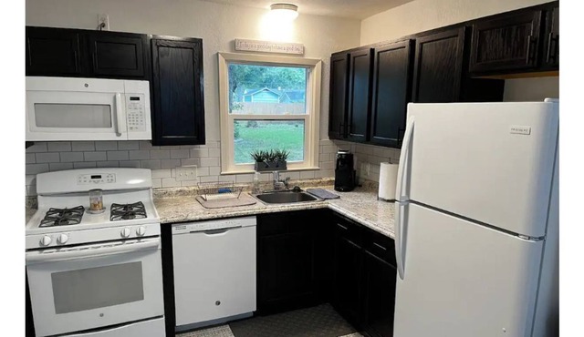 Charming 3-bedroom home with spacious private yard