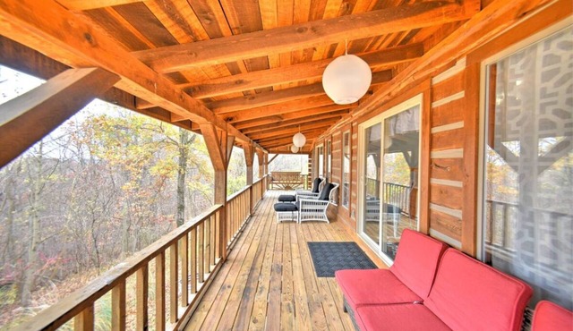 Charming 3-bedroom cabin in Laurelville with WiFi, AC