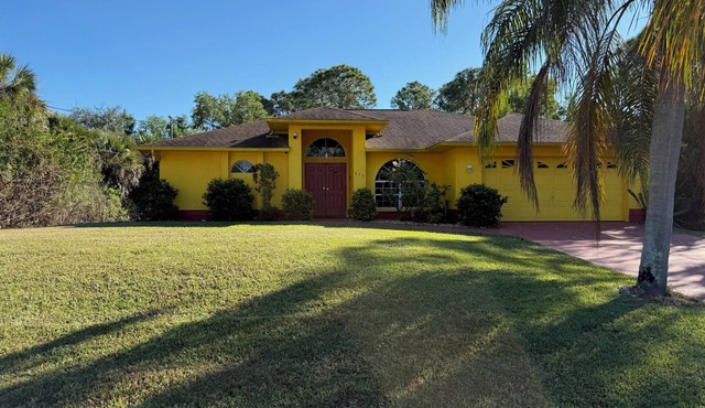 Charming 3-bedroom heated hot tub/pool villa in private setting