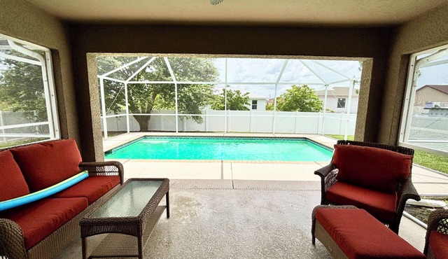 Charming 3-bedroom house in marvelous Lehigh Acres with AC