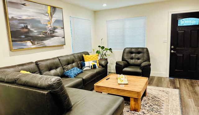 Charming 3-bedroom brand new house near campus!