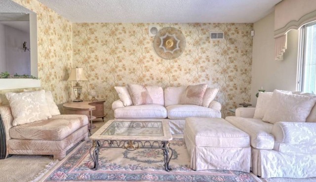 Charming 3-bedroom house with WiFi and AC in fabulous Los Angeles