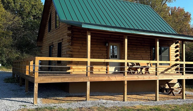 Charming 3-bedroom cabin with WiFi, AC in serene countryside