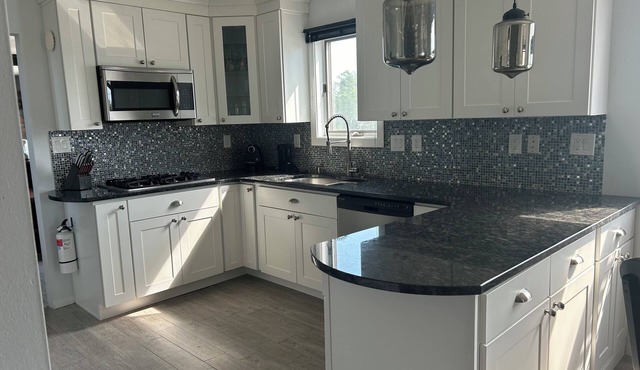 Charming 3-bedroom house on Minnie Creek in amazing Margate City WIFI, AC