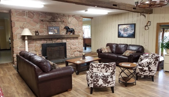 Charming 3-bedroom lodge at Wolfe Ranch of Marshalltown