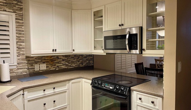 Charming 3-bedroom house in Pleasant Mary Esther with WiFi, AC
