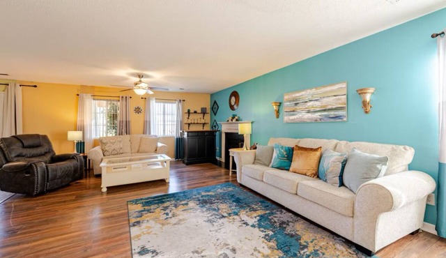 Charming 3-bedroom house in delightful McLeansville with AC, WiFi