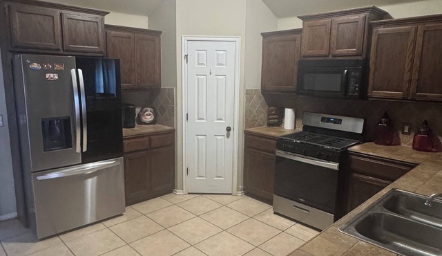 Charming 3-bedroom house with AC, WiFi in delightful Midwest City