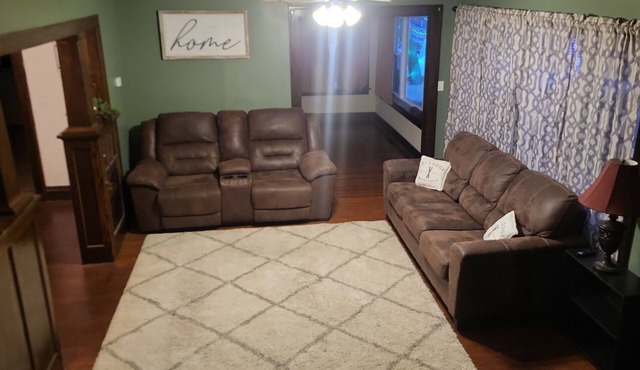 Charming 3-bedroom house with WiFi, AC in peaceful New Hampton