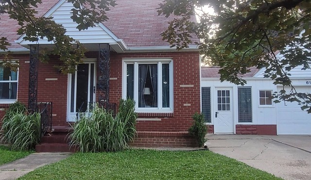 Charming 3-bedroom house in Newton Falls with WiFi and AC