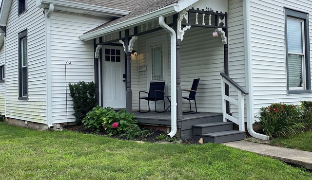 Charming 3-bedroom house with WiFi, Smart TVS and AC in lovely Noblesville