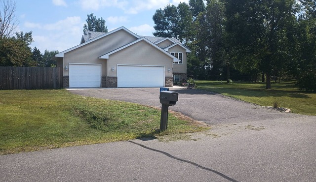 Charming 3-bedroom in North Branch. Ride snowmobile from property. Pet friendly.