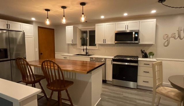 Charming 3-bedroom house in delightful Orchard Park with WiFi, AC