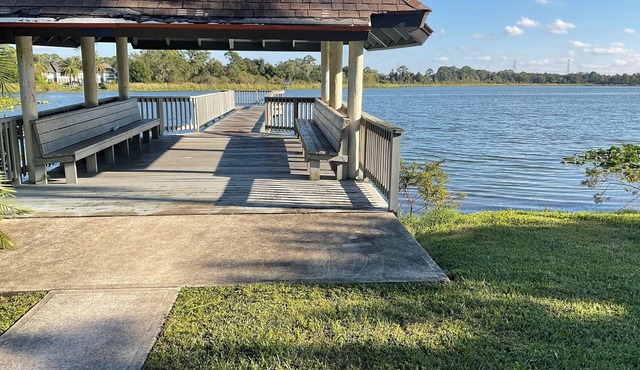Charming 3-bedroom bungalow with Fenced in backyard ,Pet friendly in Palm Harbor