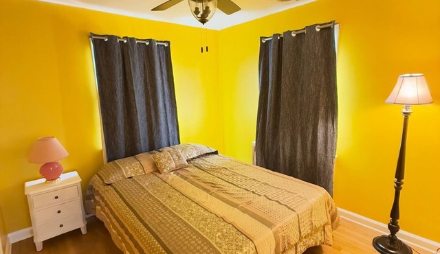 Charming 3-bedroom house with WiFi and AC in Perth Amboy