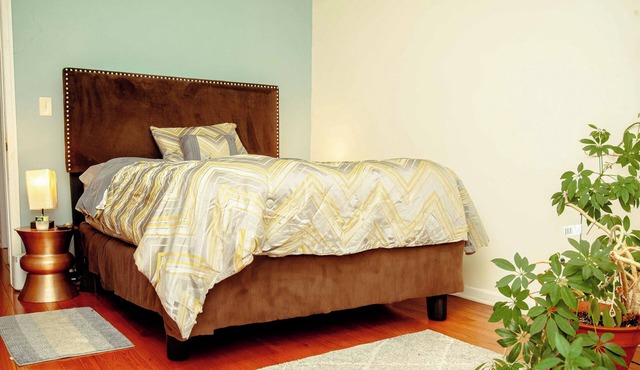 Charming 3-bedroom house in Philadelphia with Central Air and WiFi