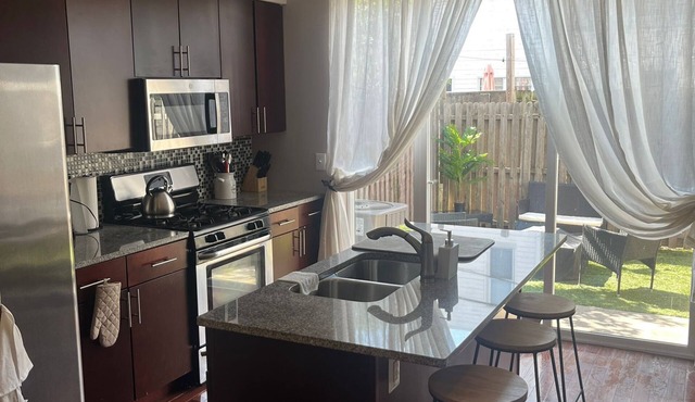 Charming 3-bedroom townhome with WiFi in Philadelphia