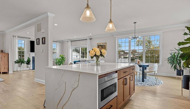 Charming 3-bedroom house in the heart of a vibrant community nearby attractions.