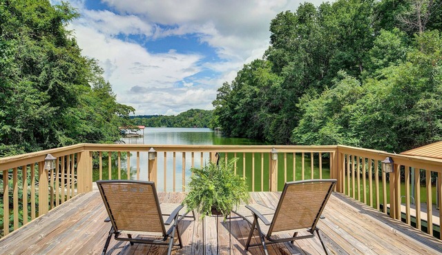 Charming 3-bedroom cabin on Boone Lake