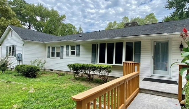 Charming 3 bedroom house in lovely Piney Point with WiFi, AC