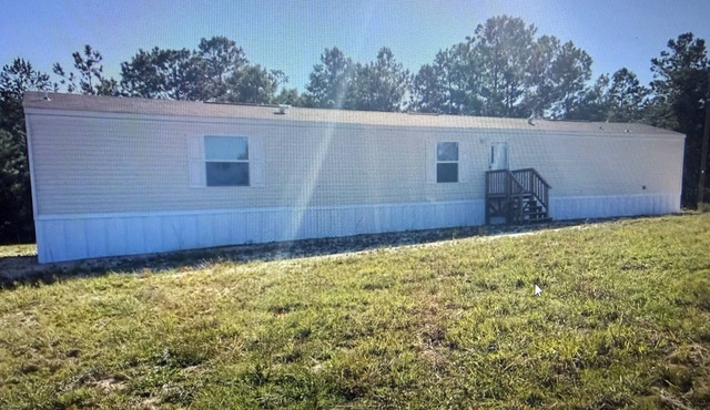 Charming 3 bedroom located in a quiet and relaxing environment.