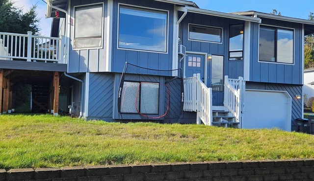 Charming 3-bedroom house in Manchester with Beautiful Views of Seattle and Ferry
