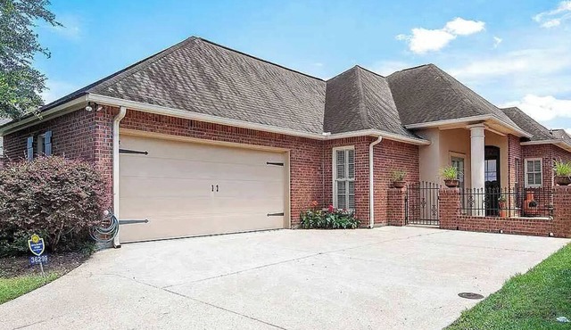Charming 3-bedroom house in Prairieville with AC