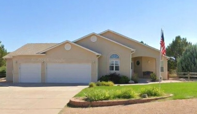 Charming 3-bedroom house with office by Desert Hawk Golf Course