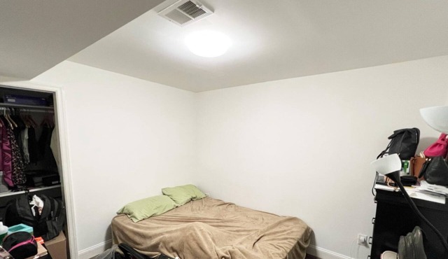 Charming 3-bedroom apartment in lovely Roselle Park- 4 mins from NYC Bus Station