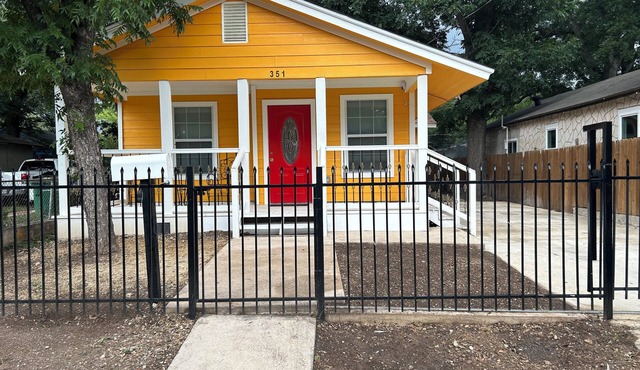 Charming 3-bedroom house with AC, WiFi ,Near San Antonio Downtown !.
