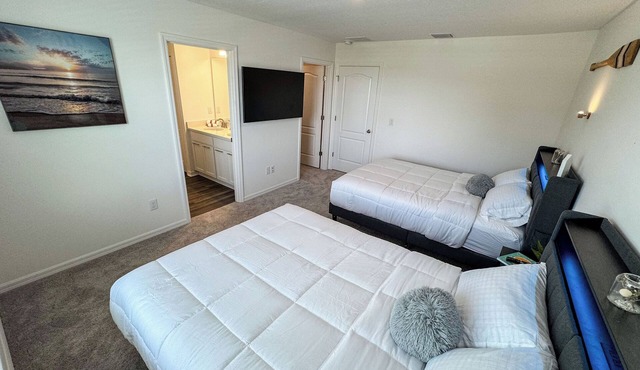 Charming 3-bedroom townhome with AC and WiFi in San Antonio