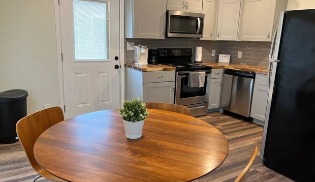 Charming 3-bedroom house with AC, WiFi near Lackland or downtown San Antonio
