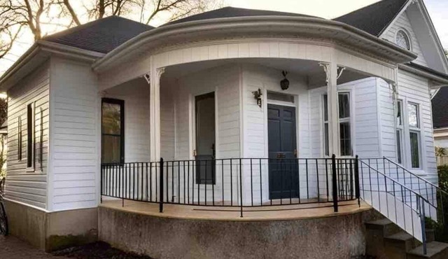 Charming 3-bedroom house in San Antonio with WiFi and AC