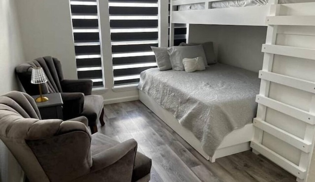 Charming 3-bedroom house in San Antonio with WiFi and AC