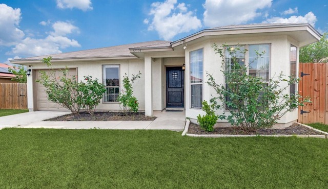 Charming 3-bedroom house with all amenities ready for guests in San Antonio