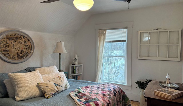 Charming 3-bedroom farmhouse in peaceful Sangerville countryside