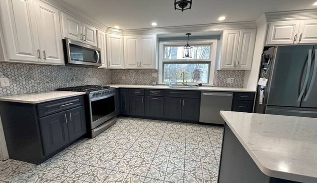 Charming 3-bedroom Dutch Colonial in Historic Schenectady