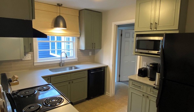 Charming 3-bedroom house with WiFi, in beautiful Silver Lake.