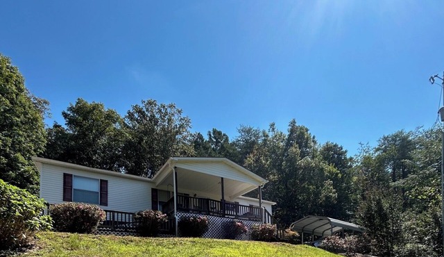 Charming 3 bedroom home nestled in a serene, private area in Soddy Daisy